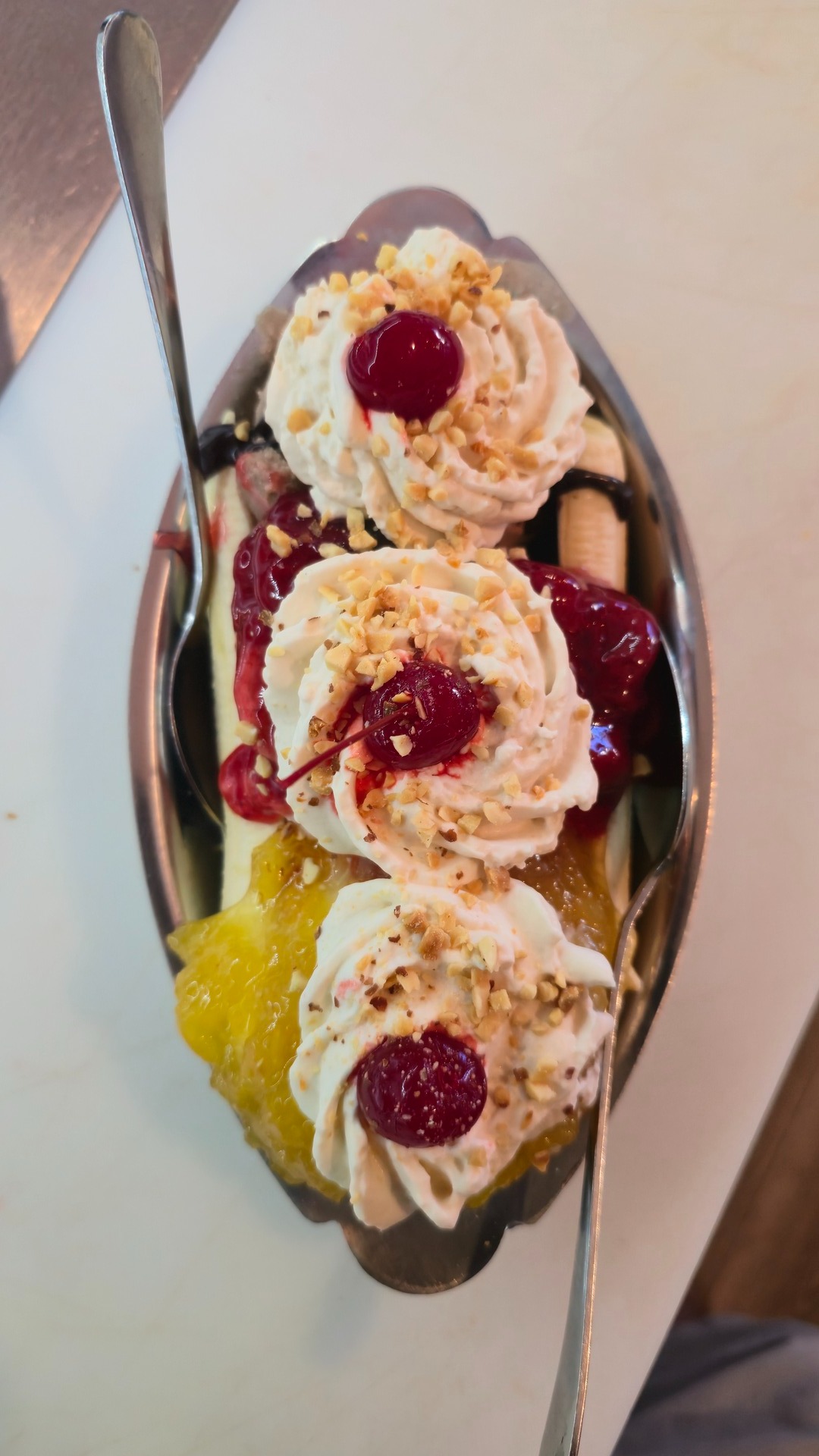 The Mer banana split in a silver boat